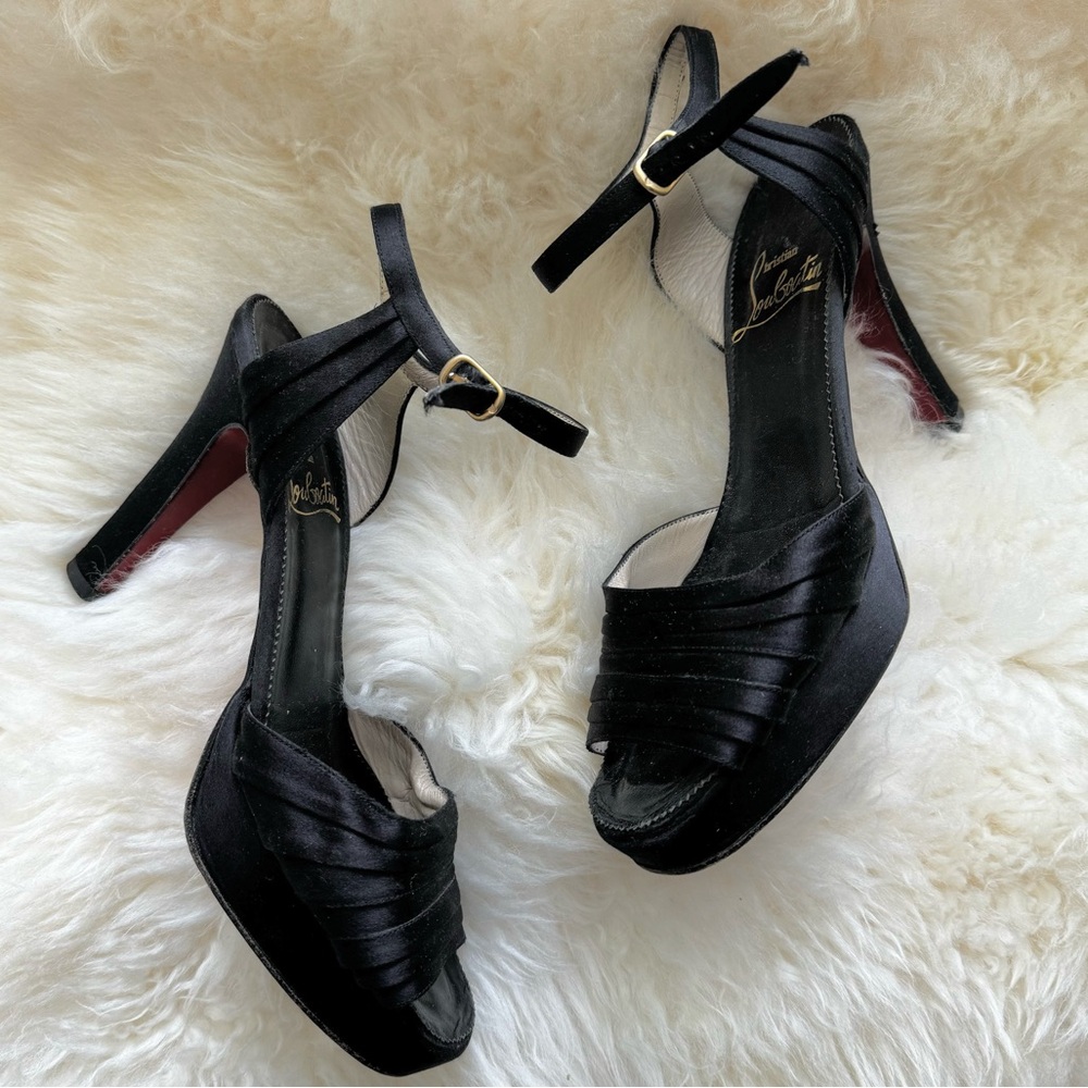 ✨DEAL TODAY ONLY✨Christian Louboutin Satin Heels